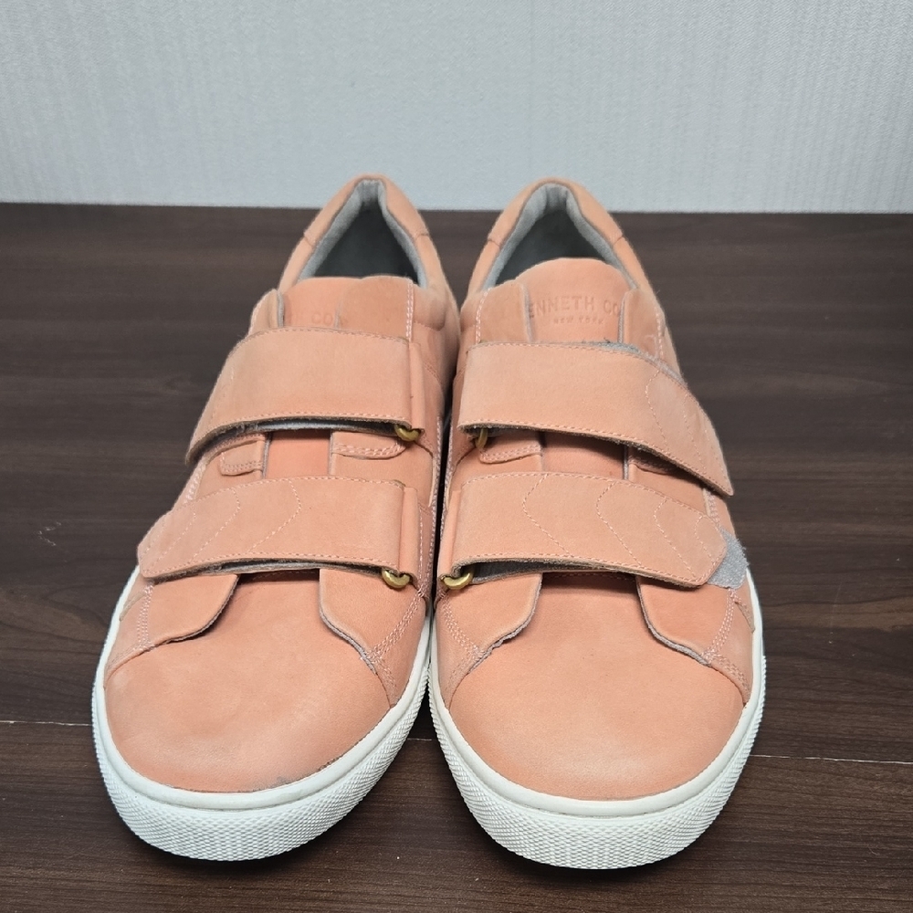 Kenneth Cole Reaction Size 9 Peachy Velcro Sneakers